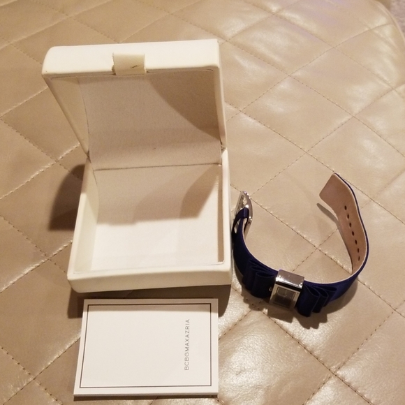 BCBGMAXAZRIA BOW WATCH - Picture 2 of 5